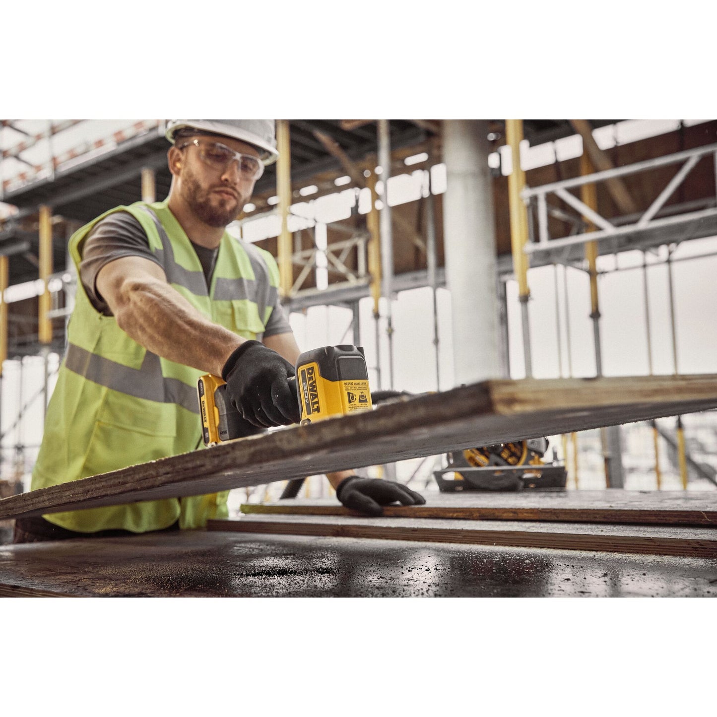DEWALT 20V MAX Cordless GRABO Suction Lifter Kit with Battery and Charger Included, Lift-load Capacity of Up to 265 lbs. (DCE592D1)